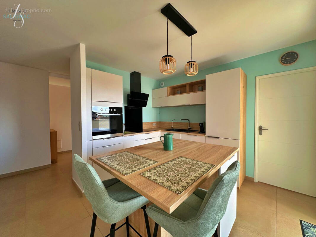 Appartement à PERONNAS