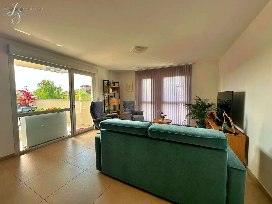 Appartement à PERONNAS