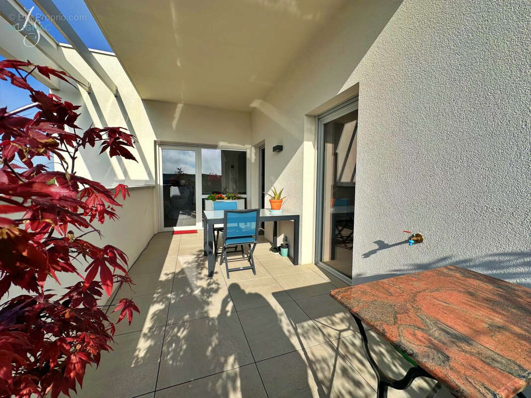 Appartement à PERONNAS