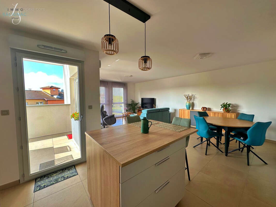 Appartement à PERONNAS