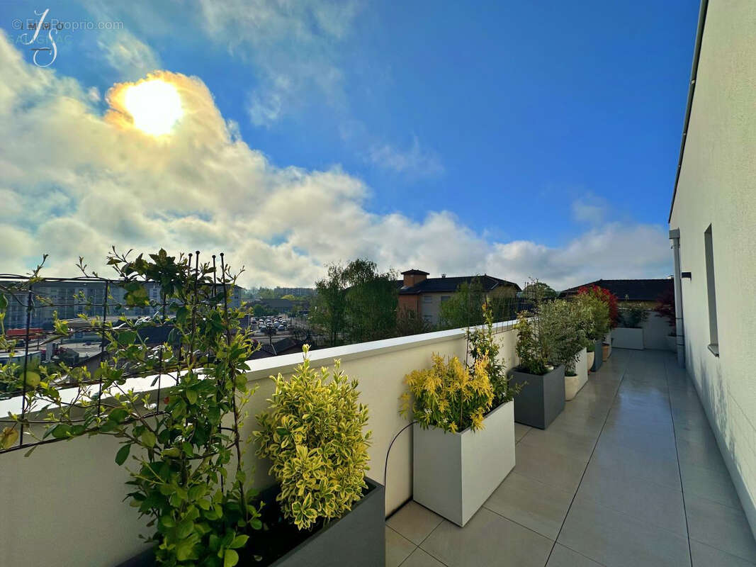 Appartement à PERONNAS