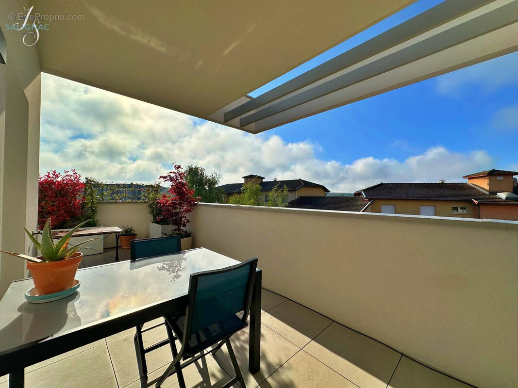 Appartement à PERONNAS