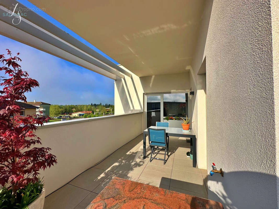 Appartement à PERONNAS