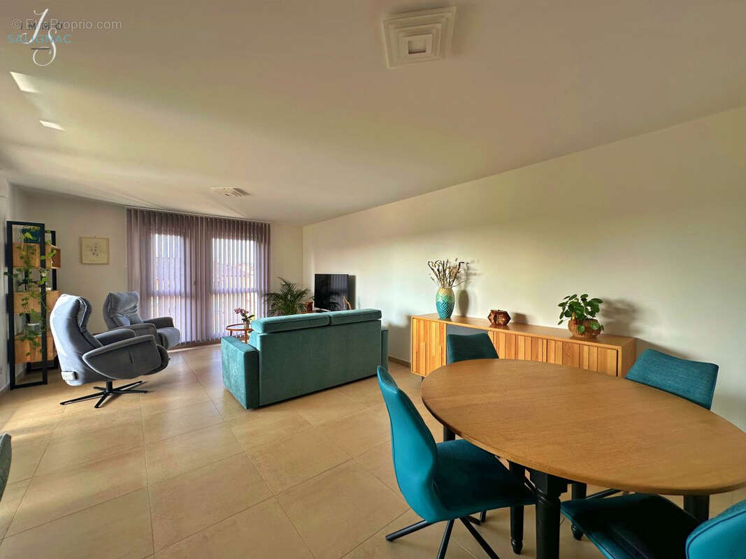 Appartement à PERONNAS