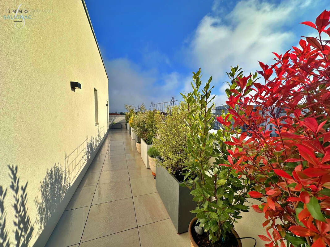 Appartement à PERONNAS