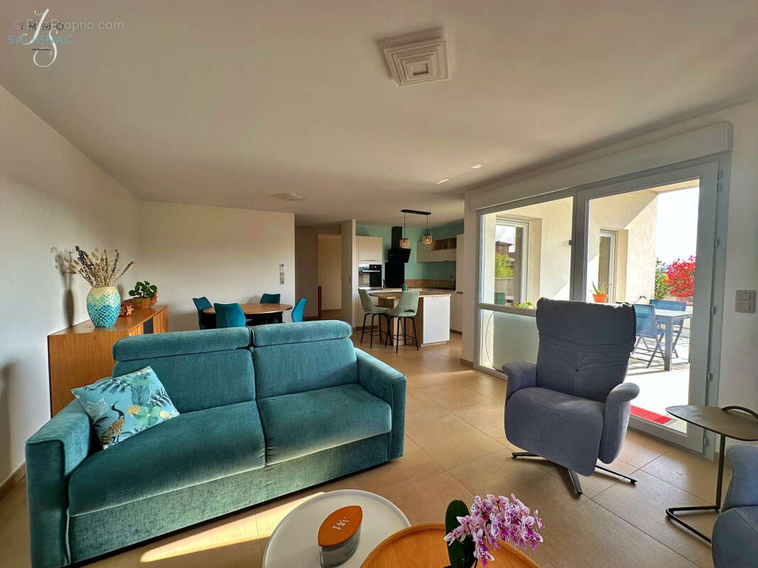 Appartement à PERONNAS