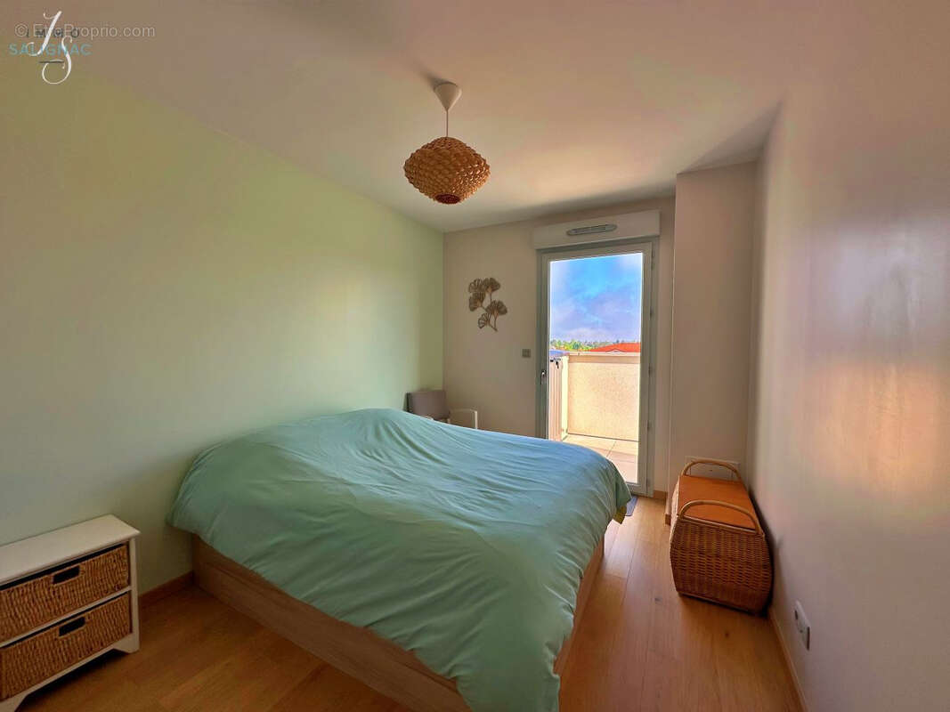 Appartement à PERONNAS