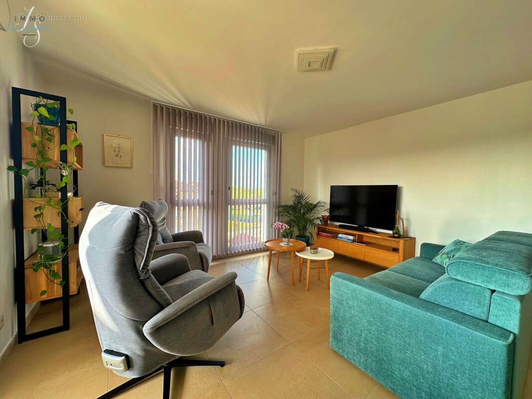 Appartement à PERONNAS