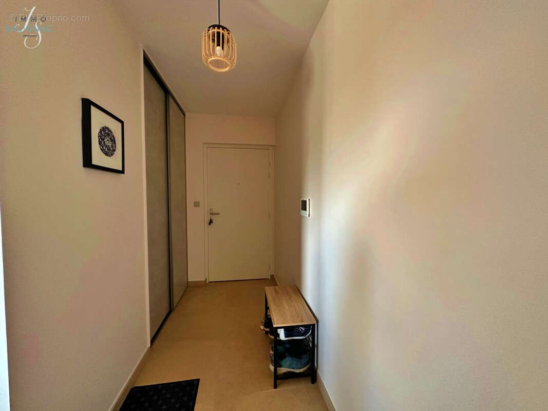 Appartement à PERONNAS