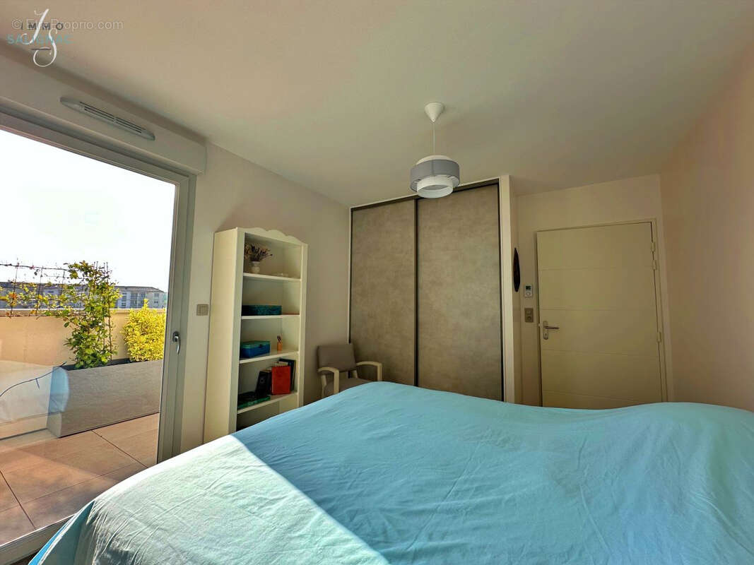 Appartement à PERONNAS