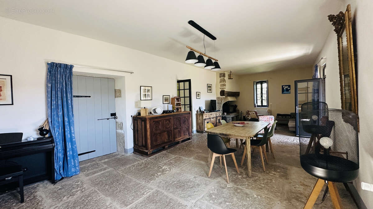 Maison à SAINT-ANDRE-DE-CRUZIERES