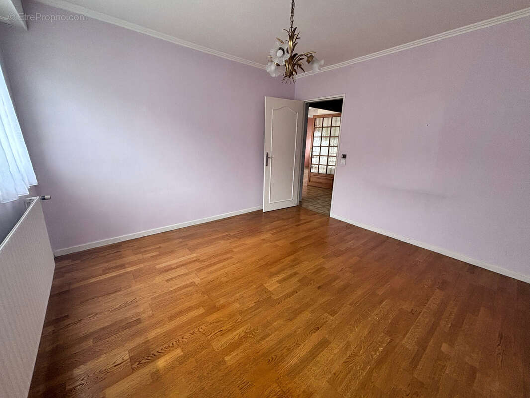 Maison à CHATEL-SAINT-GERMAIN