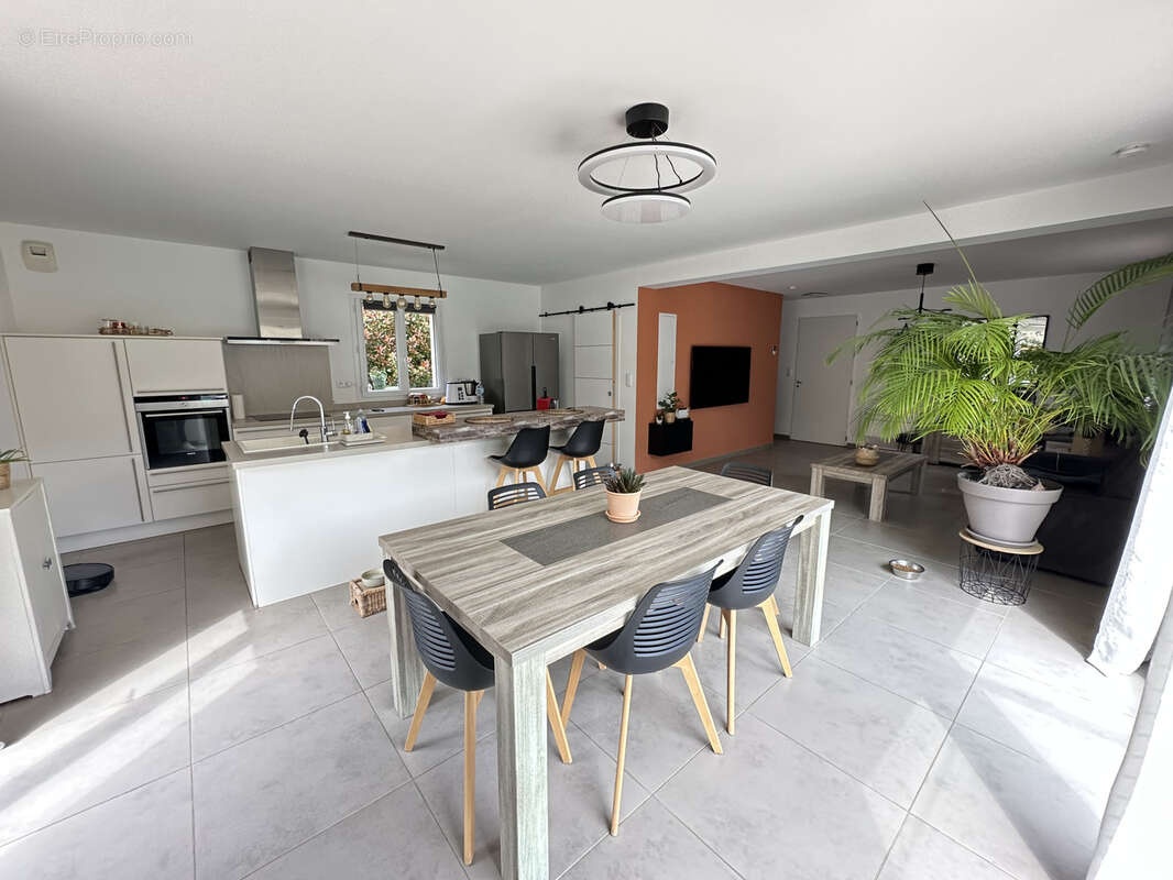 Maison à SOLLIES-TOUCAS