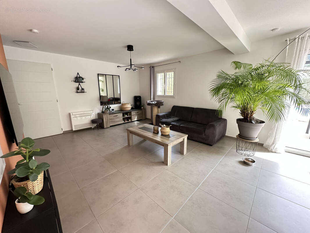 Maison à SOLLIES-TOUCAS