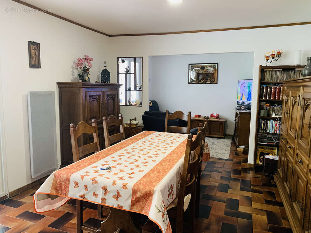 Maison à BAZOCHES-SUR-LE-BETZ