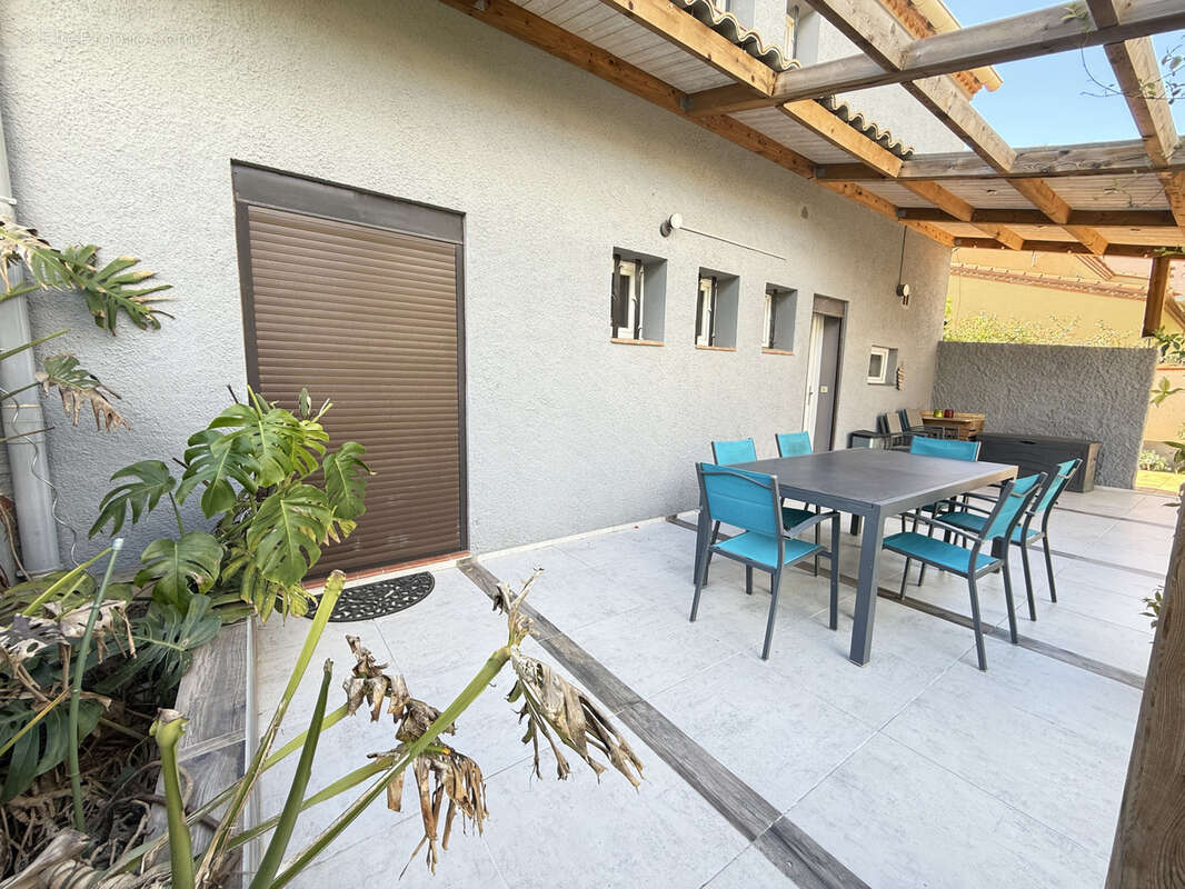 Maison à SAINT-LAURENT-DE-LA-SALANQUE