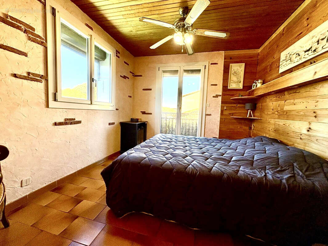 Maison à SAINT-LAURENT-DE-LA-SALANQUE