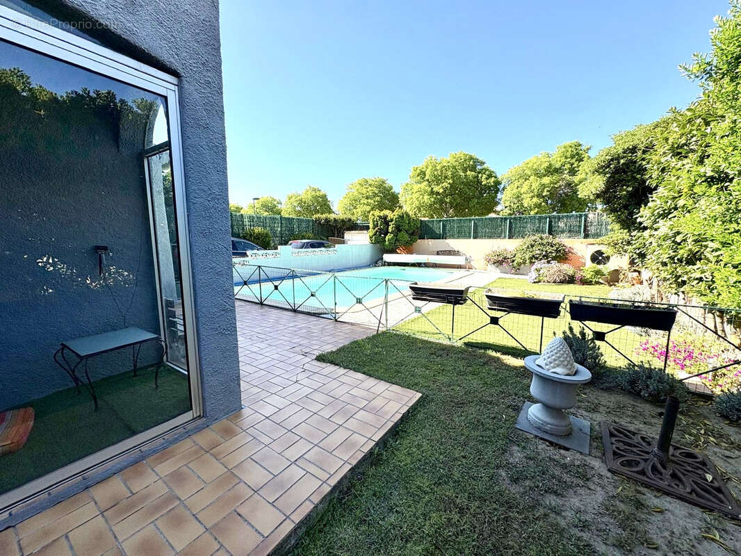 Maison à SAINT-LAURENT-DE-LA-SALANQUE