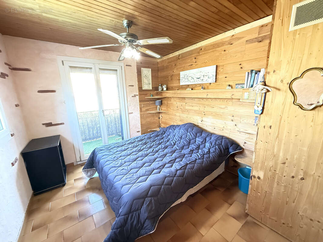 Maison à SAINT-LAURENT-DE-LA-SALANQUE