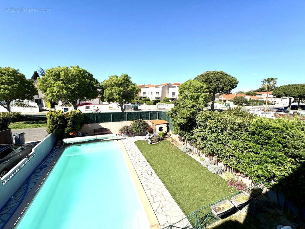 Maison à SAINT-LAURENT-DE-LA-SALANQUE