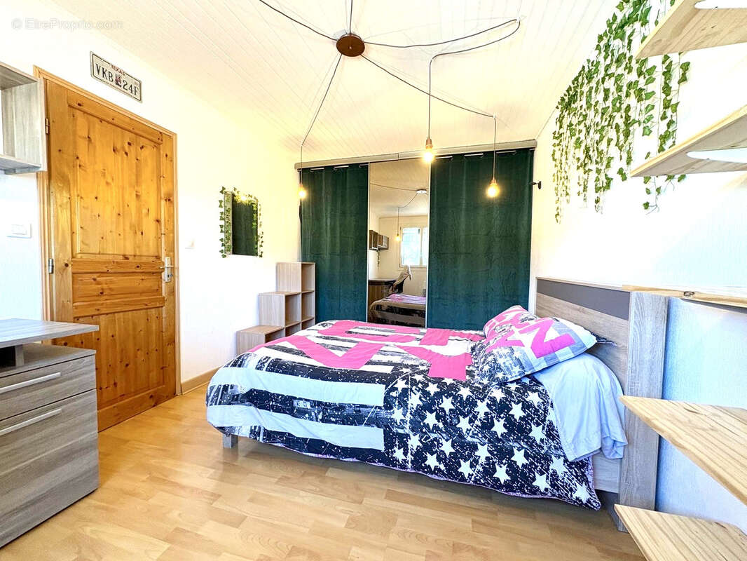 Maison à SAINT-LAURENT-DE-LA-SALANQUE