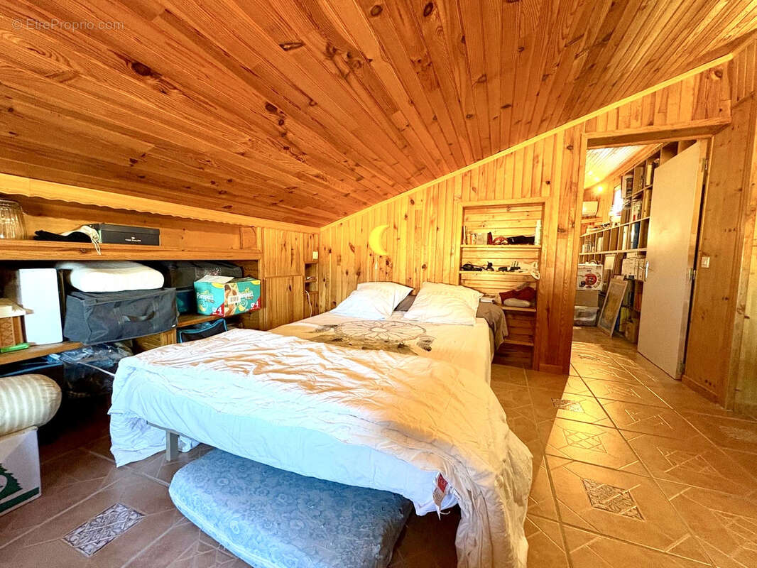 Maison à SAINT-LAURENT-DE-LA-SALANQUE