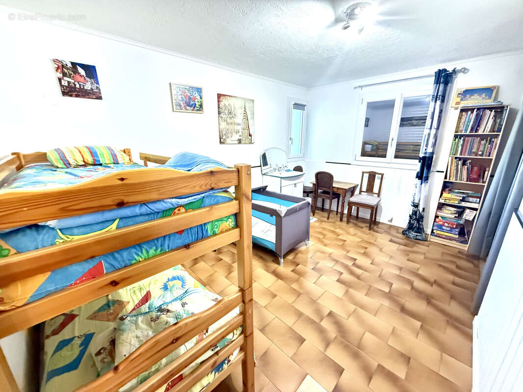 Maison à SAINT-LAURENT-DE-LA-SALANQUE