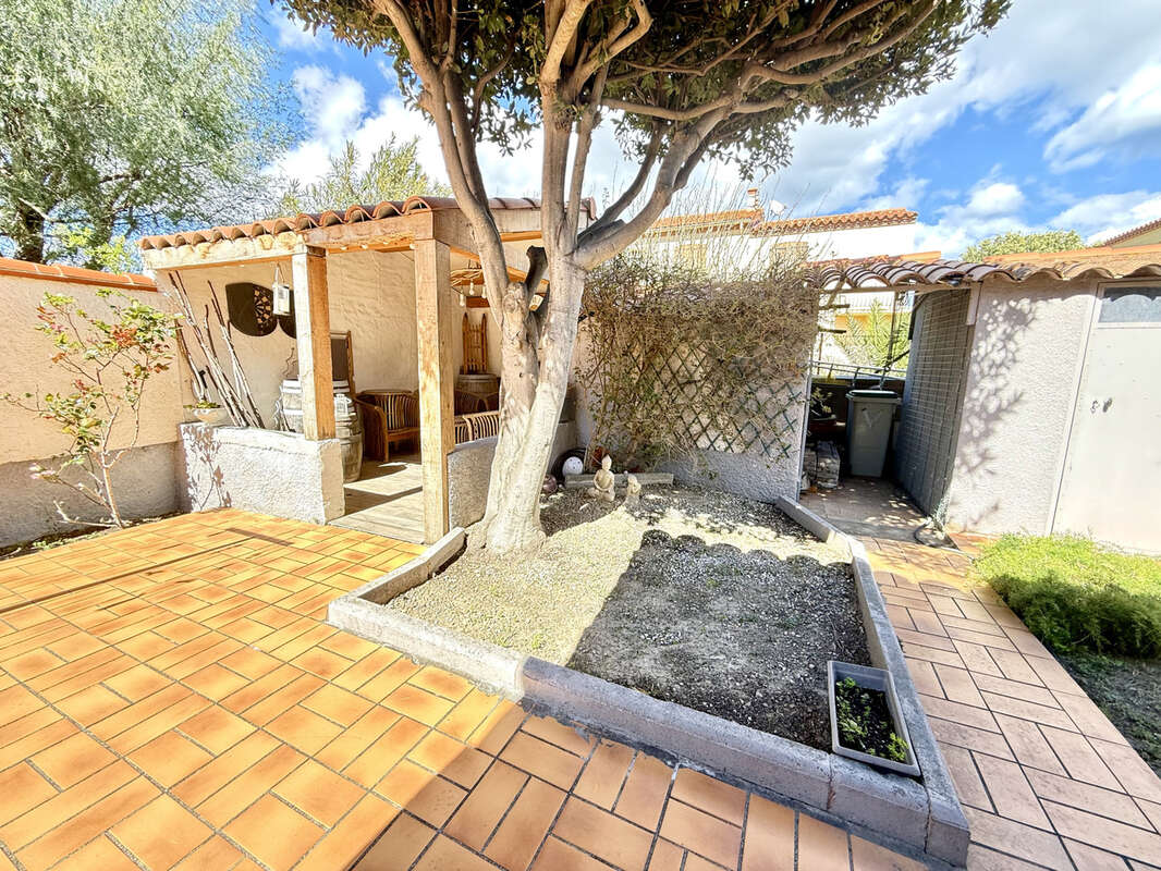 Maison à SAINT-LAURENT-DE-LA-SALANQUE