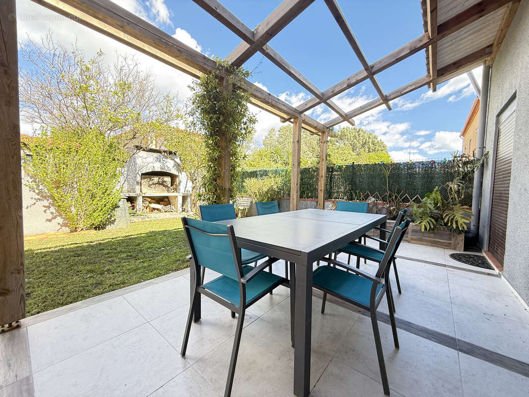 Maison à SAINT-LAURENT-DE-LA-SALANQUE