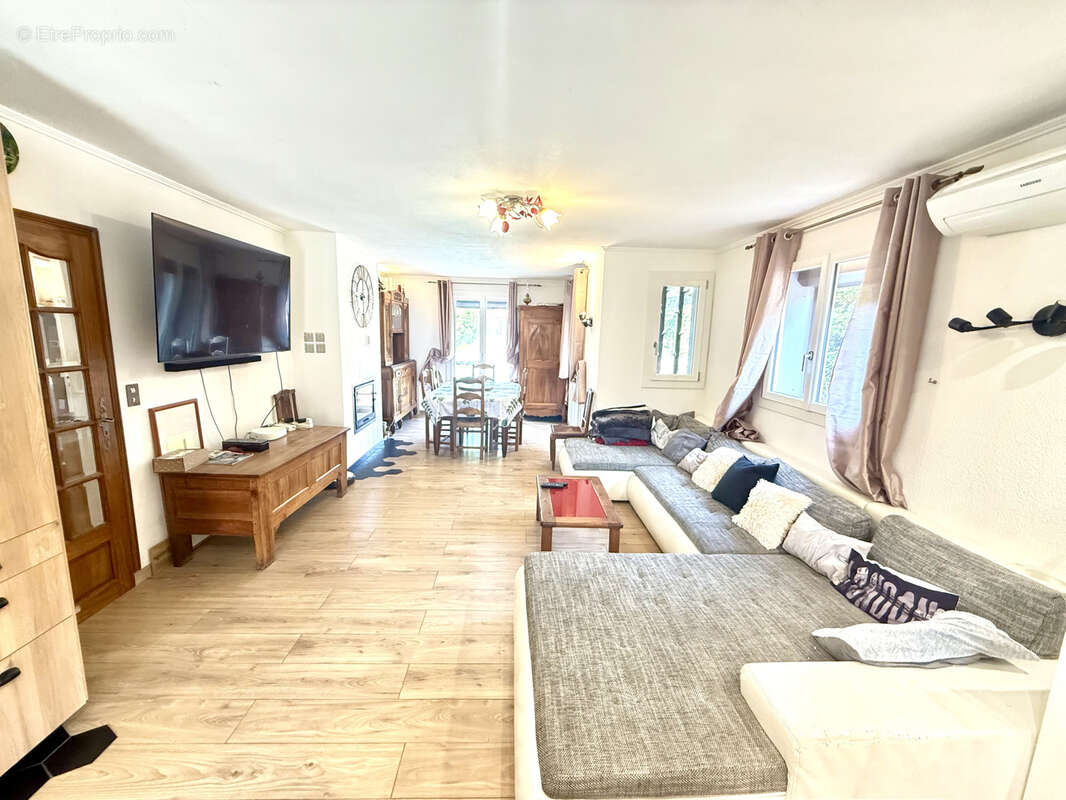 Maison à SAINT-LAURENT-DE-LA-SALANQUE