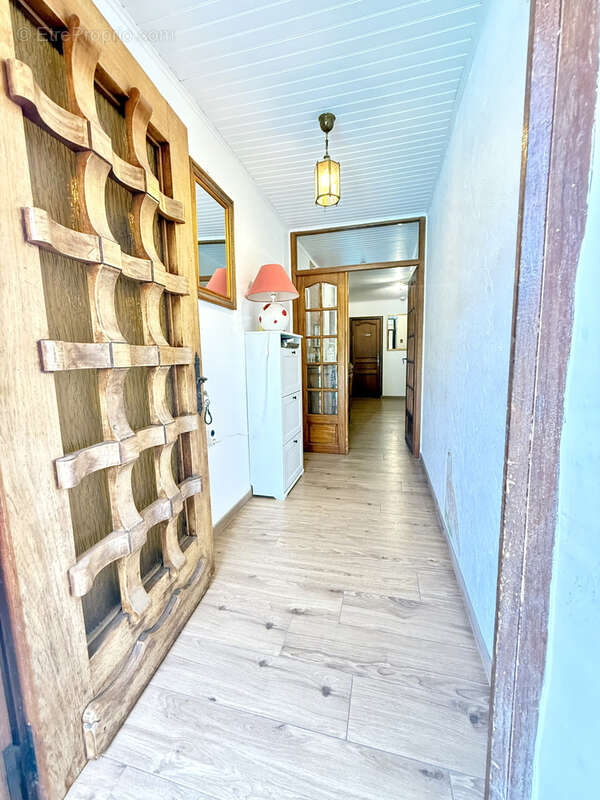 Maison à SAINT-LAURENT-DE-LA-SALANQUE