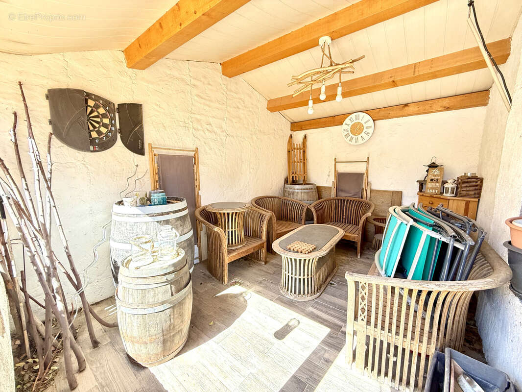 Maison à SAINT-LAURENT-DE-LA-SALANQUE