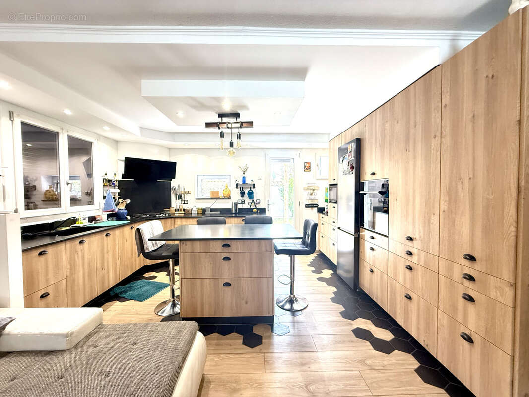 Maison à SAINT-LAURENT-DE-LA-SALANQUE