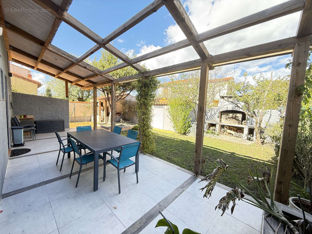 Maison à SAINT-LAURENT-DE-LA-SALANQUE