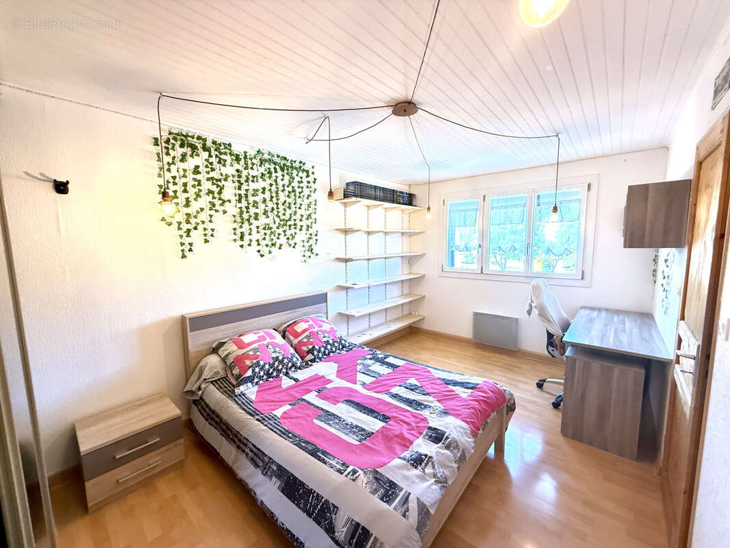 Maison à SAINT-LAURENT-DE-LA-SALANQUE