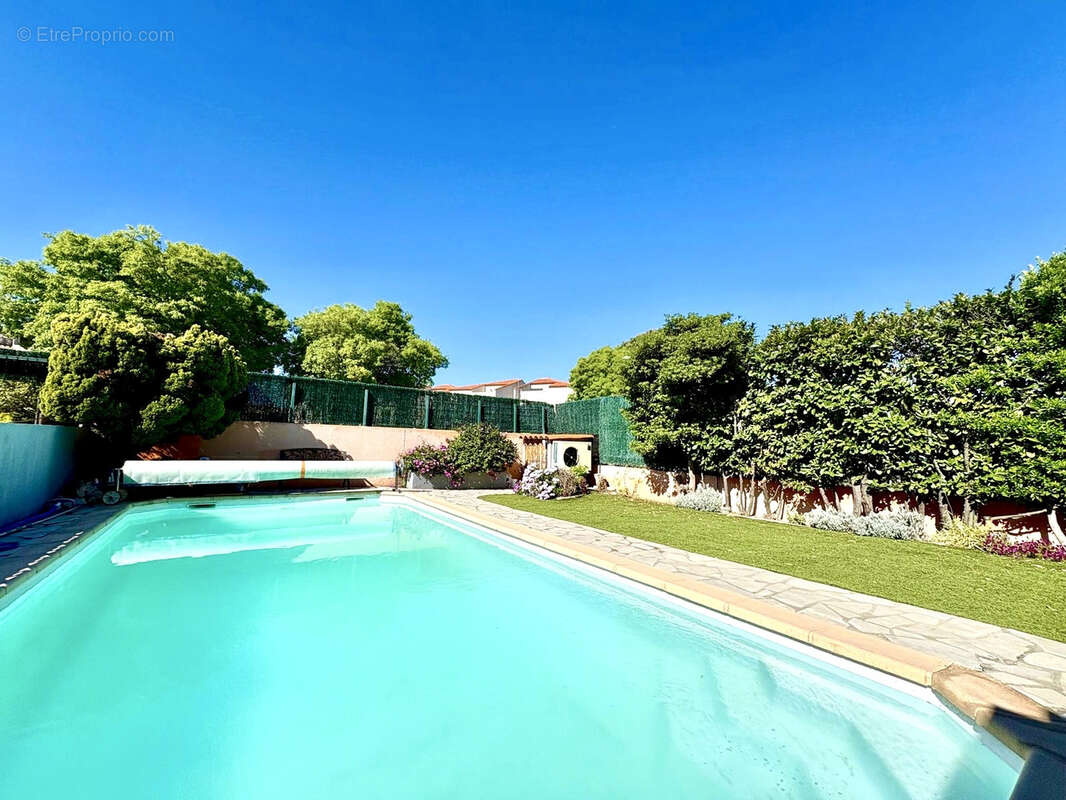 Maison à SAINT-LAURENT-DE-LA-SALANQUE