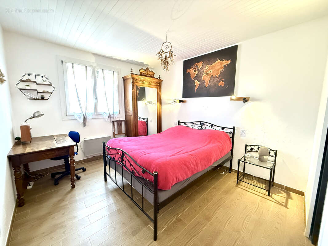 Maison à SAINT-LAURENT-DE-LA-SALANQUE