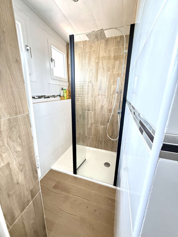 Maison à SAINT-LAURENT-DE-LA-SALANQUE