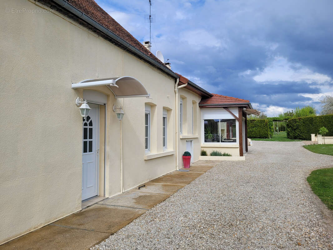 Maison à NEUVILLE-SUR-VANNES