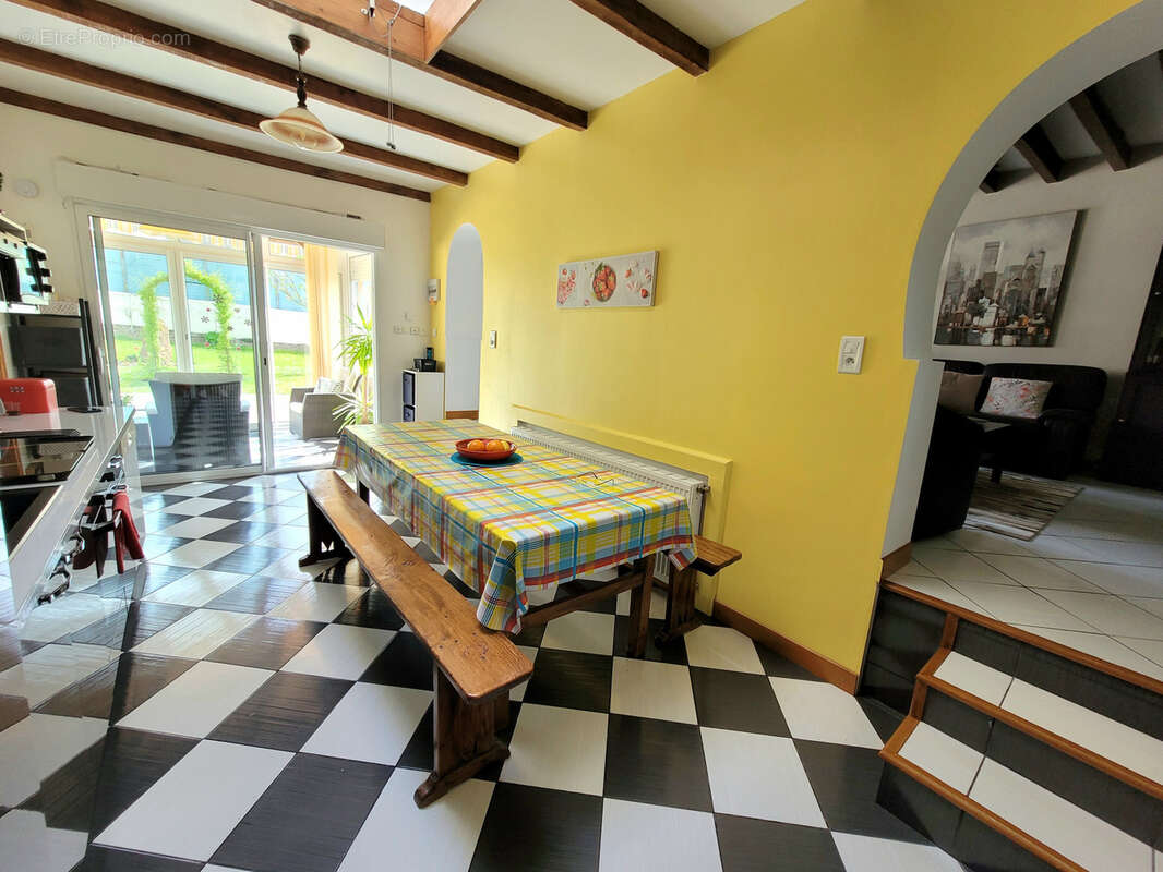 Maison à NEUVILLE-SUR-VANNES