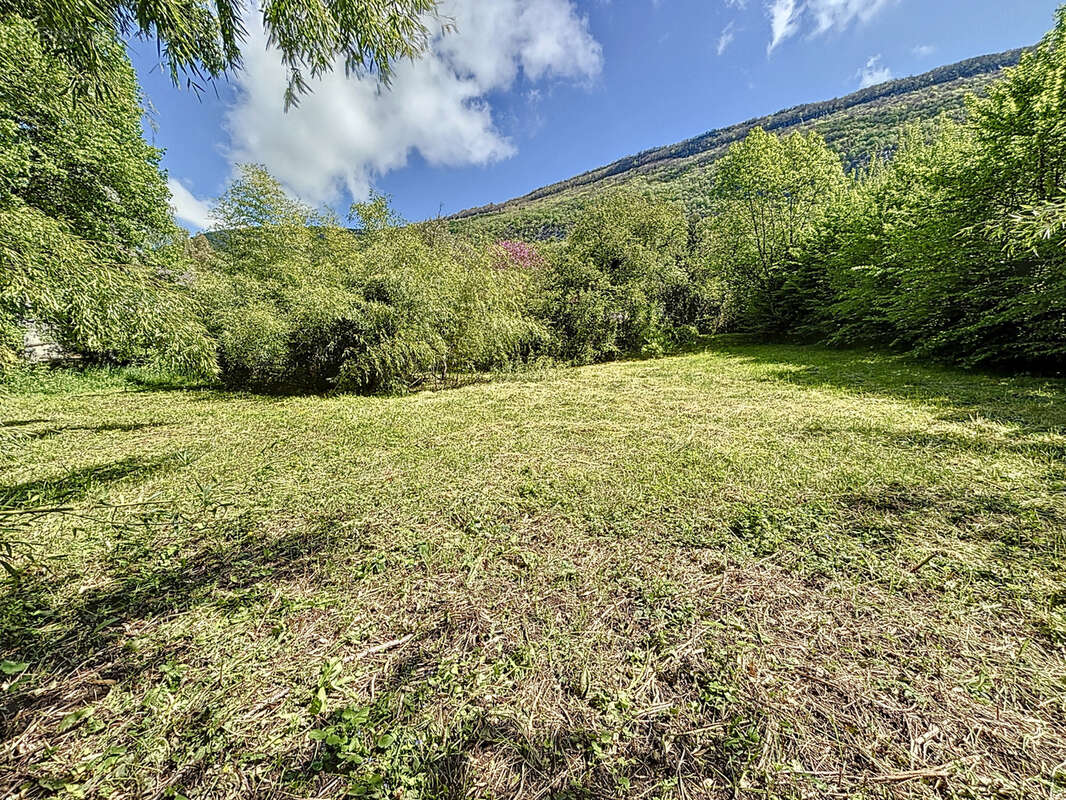 Terrain à CHINDRIEUX