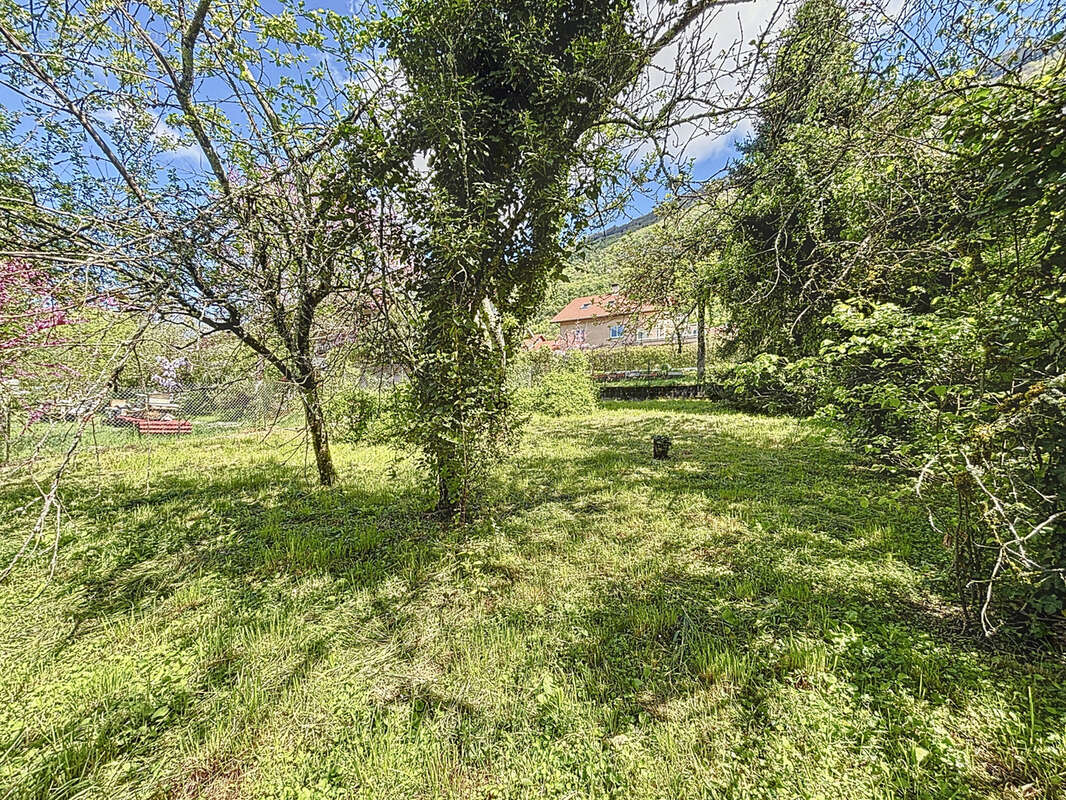 Terrain à CHINDRIEUX