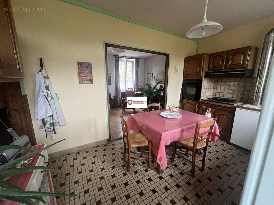 Maison à LE MELE-SUR-SARTHE