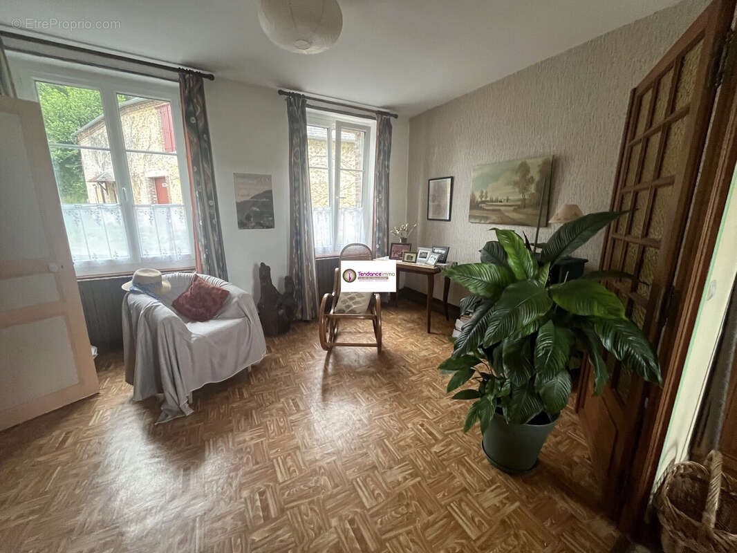 Maison à LE MELE-SUR-SARTHE