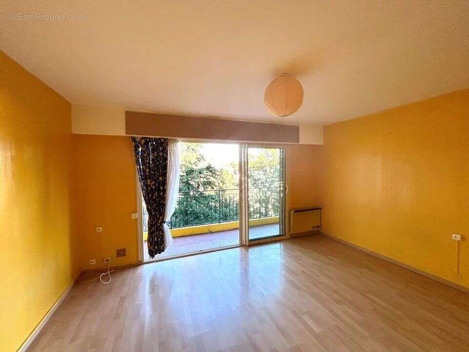 Appartement à GREOUX-LES-BAINS