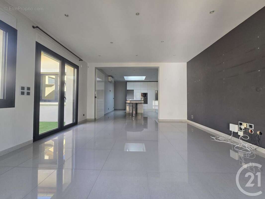 Maison à SAINT-MAUR-DES-FOSSES