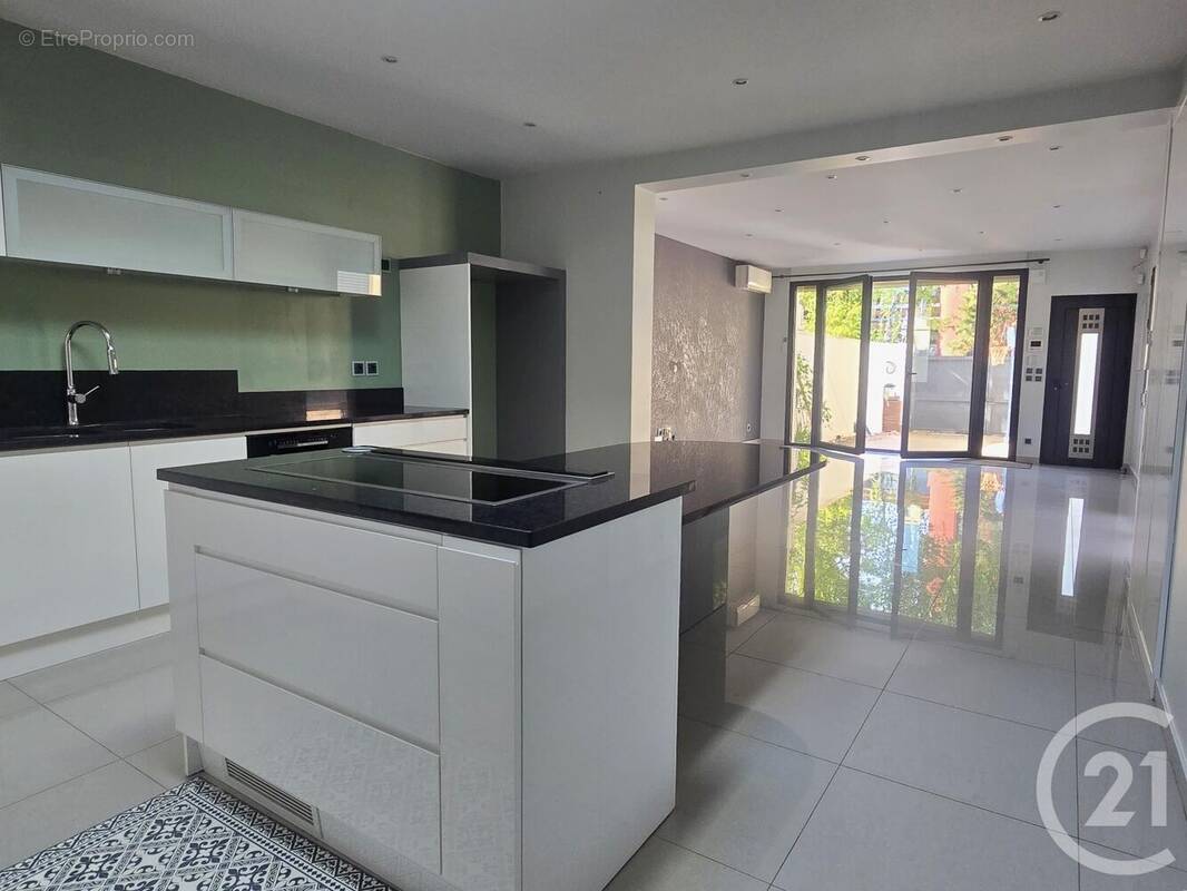 Maison à SAINT-MAUR-DES-FOSSES