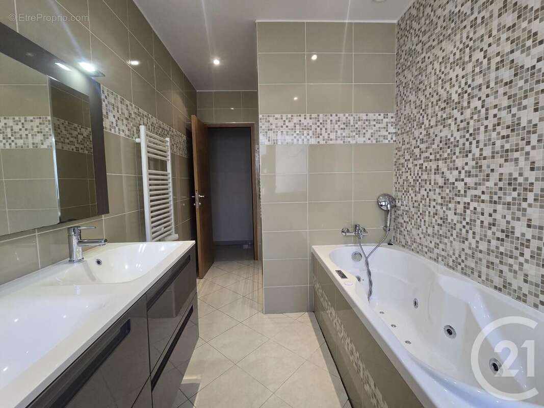 Maison à SAINT-MAUR-DES-FOSSES