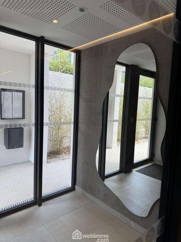 Hall entrée - Appartement à CASTELNAU-LE-LEZ