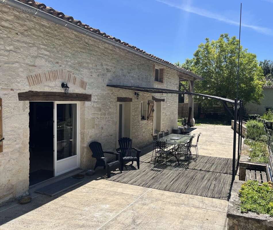 Maison à PUYLAROQUE